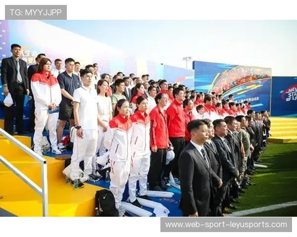 赛场“祝福瞬间”：运动员微笑面对挑战的感人故事